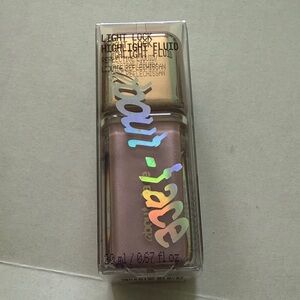 About Face Light Lock Highlight Fluid in Unrestrained 20ml